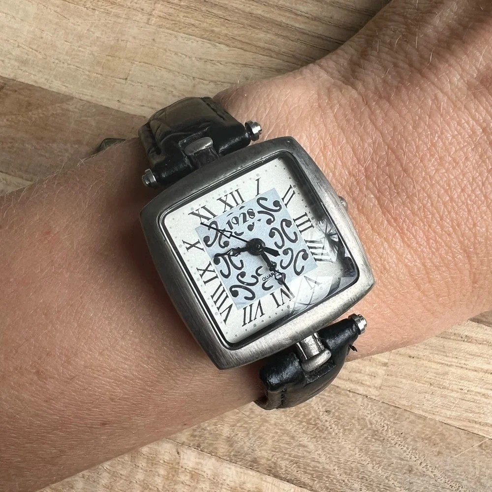 1928 ladies square dial black leather watch NEW BATTERY